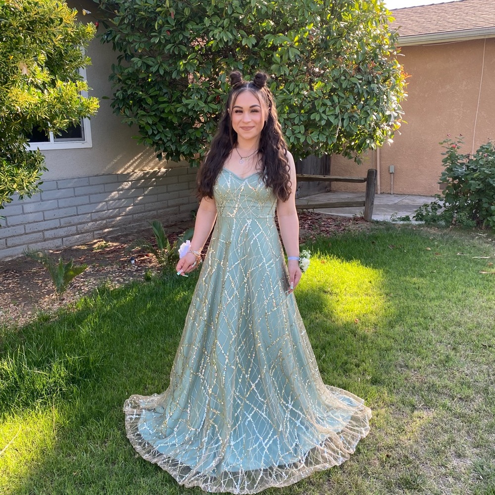 This is a dress I bought at Macy’s for my senior prom. Only worn once
